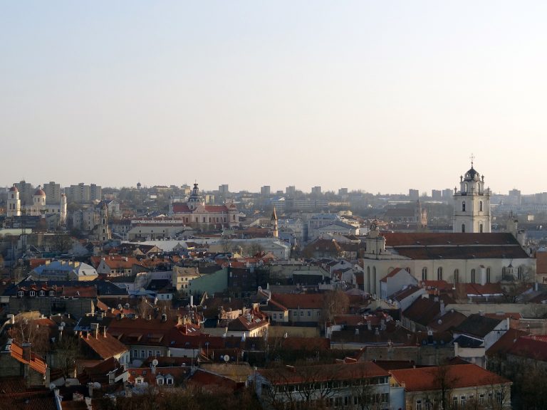 città vecchia di vilnius dall'alto vista da collina gedimino