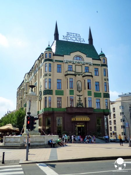 Oltre allo stile unico, l'hotel Moskva di Belgrado offre anche una torta ormai iconica dallo stesso nome