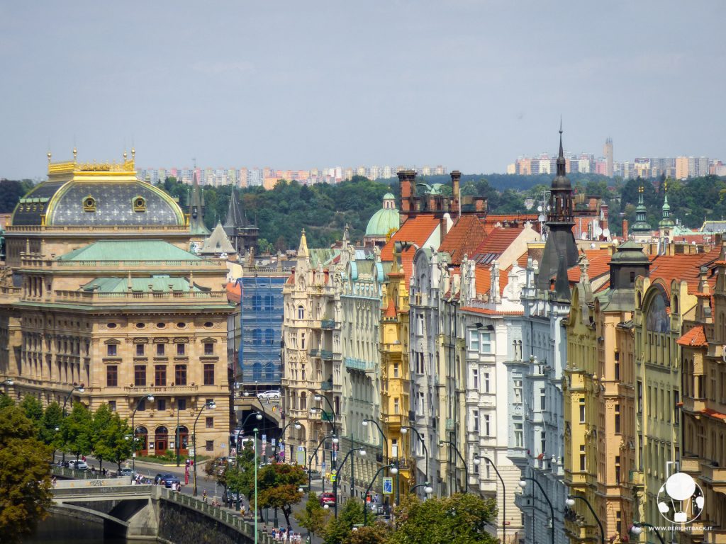 teatro nazionale praga palazzi lungofiume da casa danzante