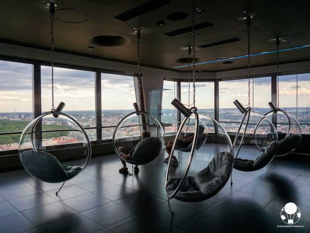 interno torre tv zizkov praga ovetti panorama