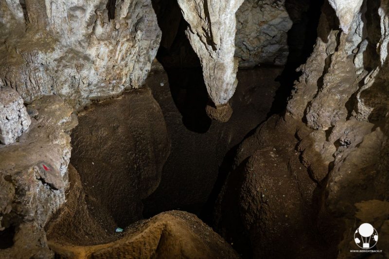 Grotta di Stopića, voragine scavata nel calcare dall'acqua