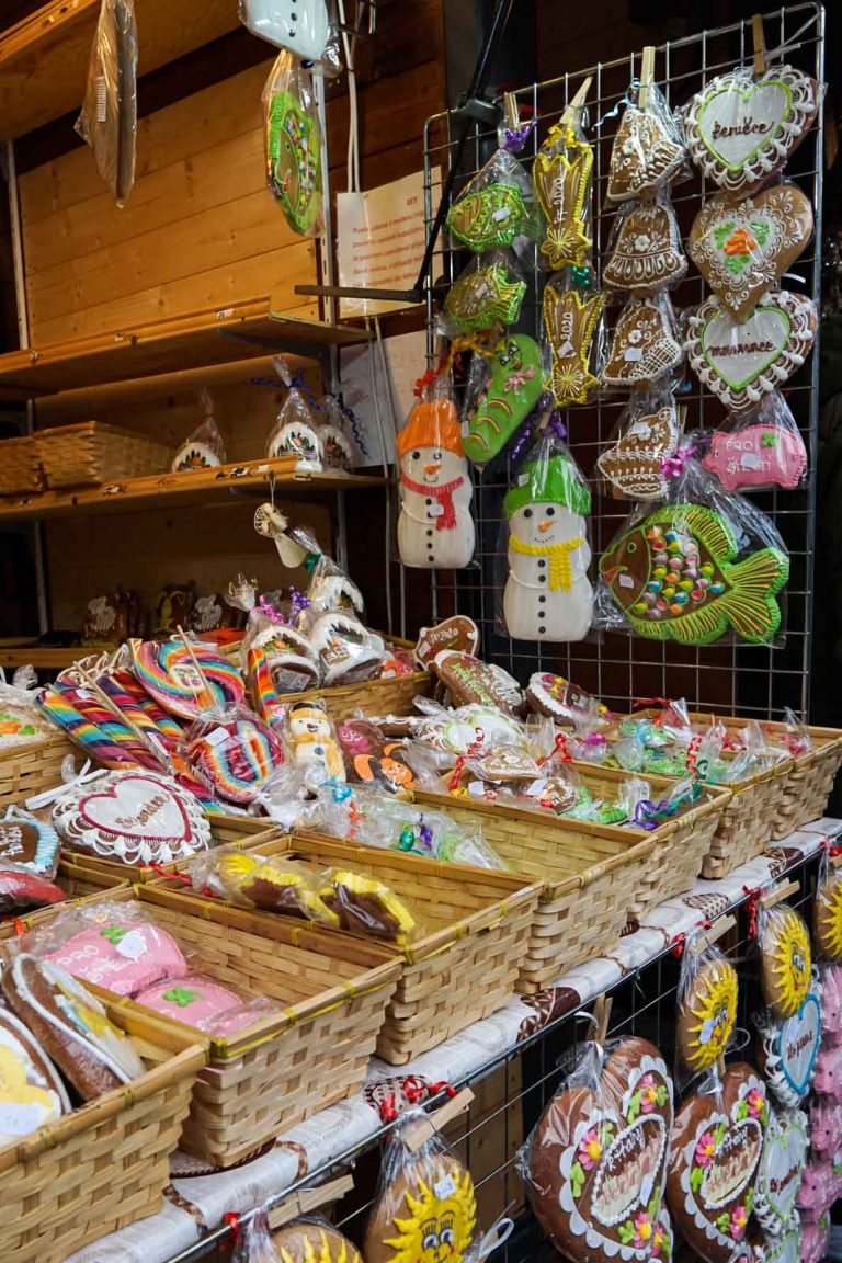 Mercatini di Natale di Praga, stand con dolciumi di pan pepato e zucchero