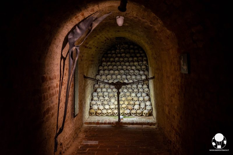 visitare-brno-cechia-sotterranei-ossario-chiesa-san-giacomo-berightback