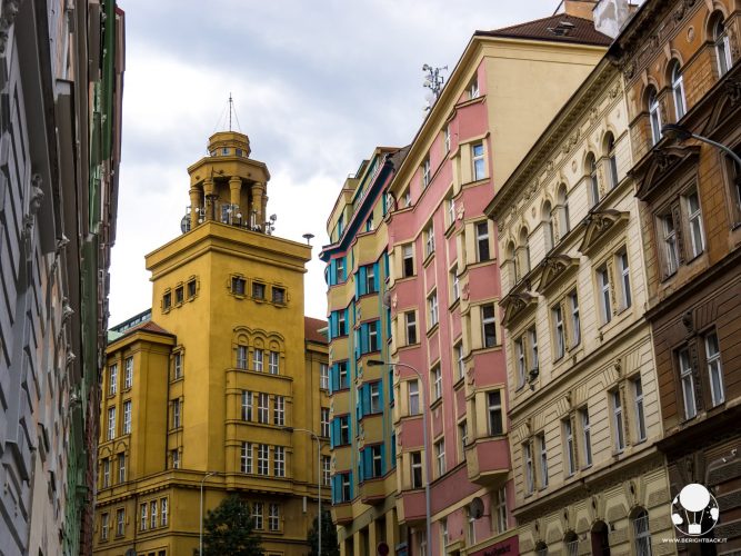 centrale-telefonica-internazionale-torre-praga-zizkov-berightback-min centrale-telefonica-internazionale-torre-praga-zizkov-berightback-min