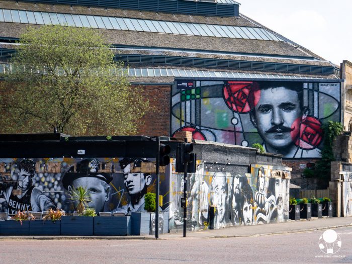 glasgow mural trail the clutha mackintosh glasgow mural trail the clutha bar pub personaggi