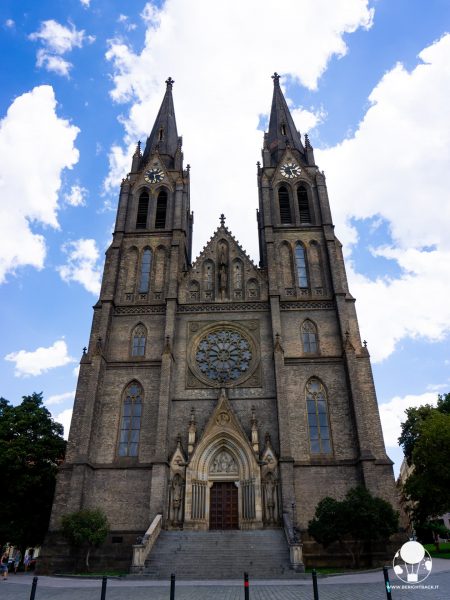 namesti-miru-piazza-della-pace-praga-chiesa-santa-ludmilla-berightback-min namesti-miru-piazza-della-pace-praga-chiesa-santa-ludmilla-berightback-min