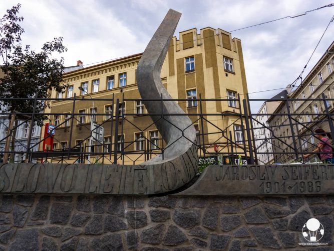 praga-zizkov-seifertova-monumento-seifert-berightback-min praga-zizkov-seifertova-monumento-seifert-berightback-min
