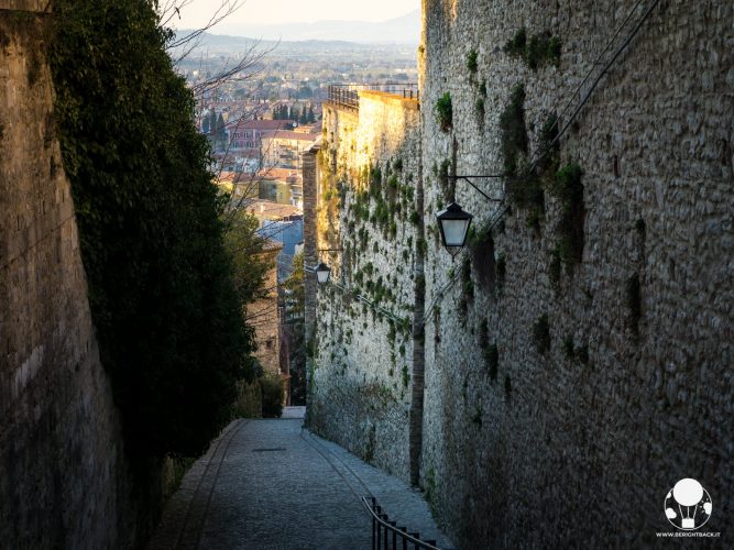 spoleto-mura-ciclopiche-berightback-2-min spoleto-mura-ciclopiche-berightback-2-min
