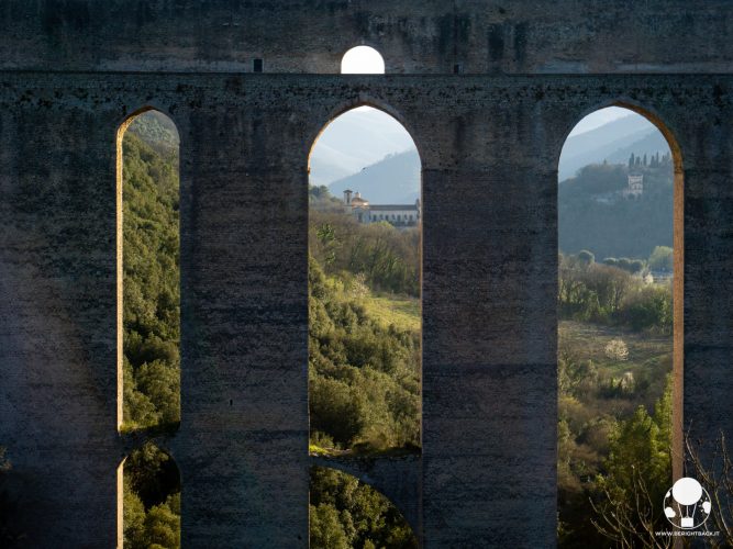 spoleto-ponte-delle-torri-arcate-berightback-2-min spoleto-ponte-delle-torri-arcate-berightback-2-min