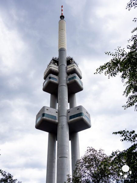torre-della-televisione-praga-zizkov-berightback-min torre-della-televisione-praga-zizkov-berightback-min